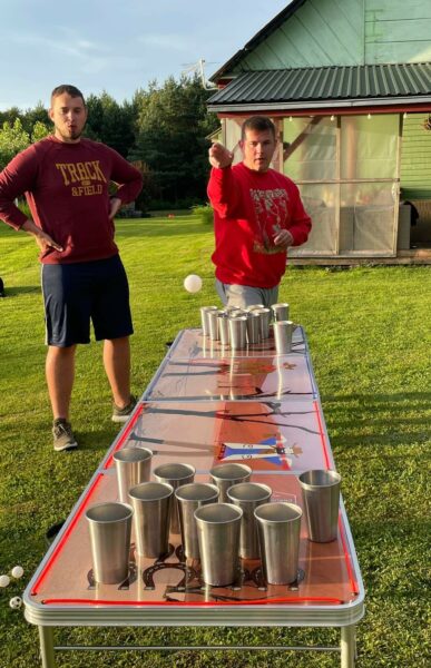 beer pongas Beerpongo stalas