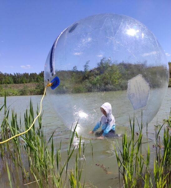 vandens burbulas Vaikas vandens burbule