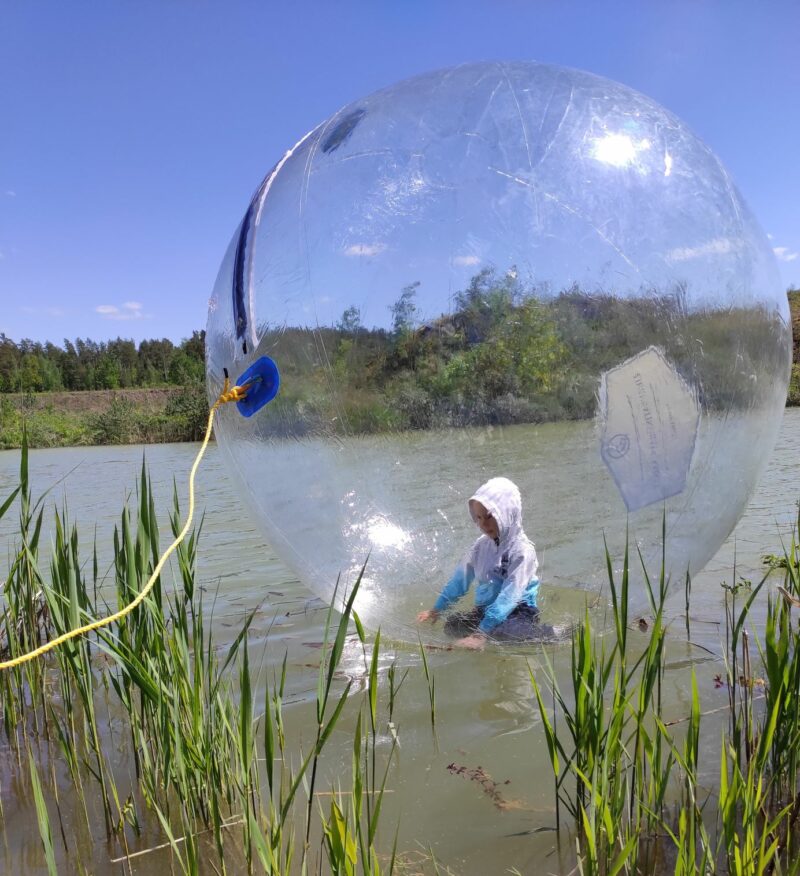 vandens burbulas Vaikas vandens burbule