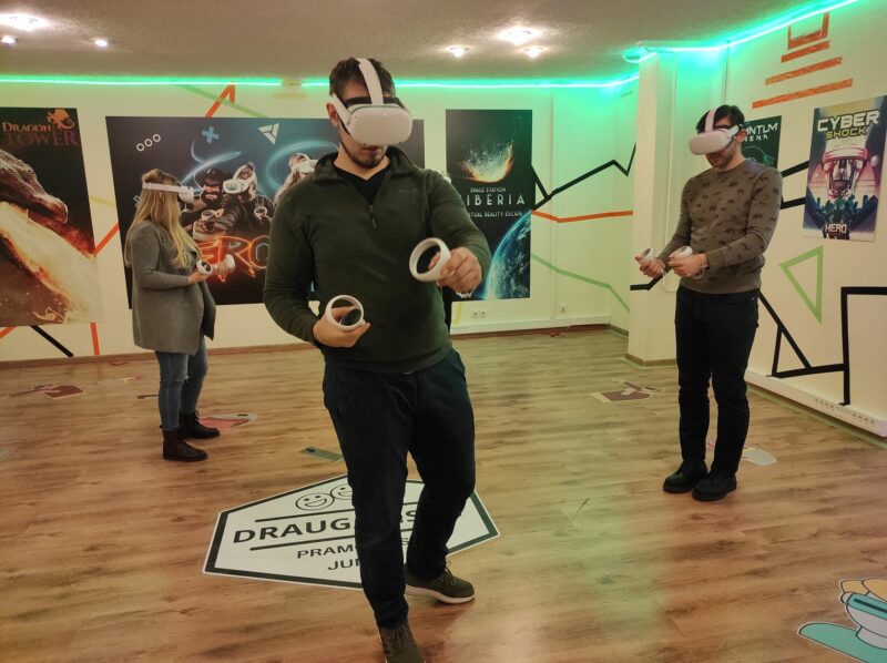 vr erdvė VR žaidimas